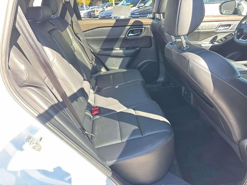 Used 2021 Nissan Rogue SL w/ Premium Package image 19