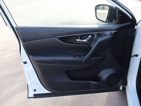 Used 2017 Nissan Rogue Sport SL w/ SL Premium Package image 23