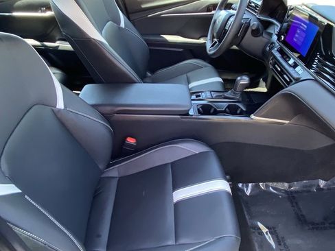 Certified 2025 Toyota Camry SE image 17