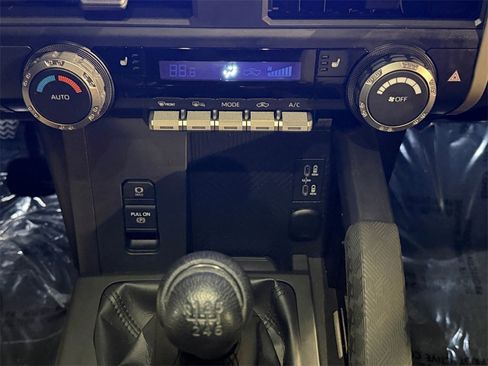 Certified 2025 Toyota Tacoma TRD Off-Road image 30