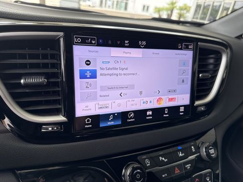 Used 2025 Chrysler Pacifica Select FWD image 22