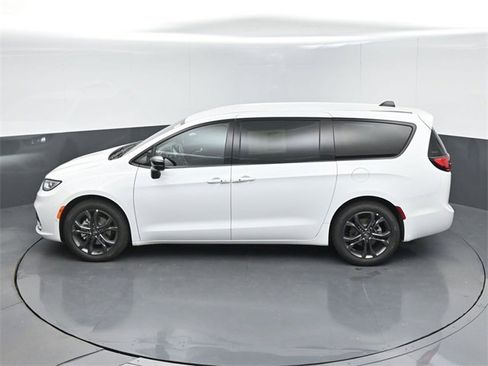 New 2026 Chrysler Pacifica Select image 34