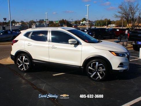 Used 2022 Nissan Rogue Sport SL w/ Premium Package image 1