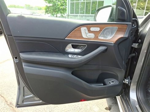 Used 2025 Mercedes-Benz GLS 450 4MATIC image 12