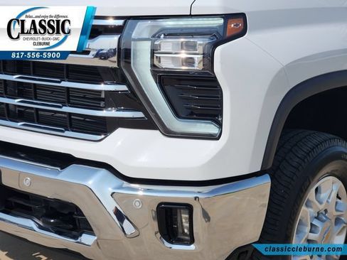 Used 2026 Chevrolet Silverado 2500 LTZ w/ LTZ Premium Package AWD/4WD image 11