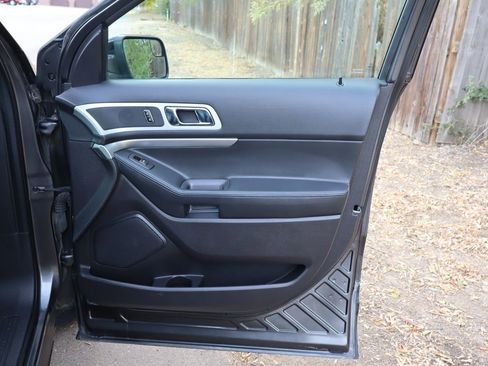 Used 2015 Ford Explorer XLT w/ Equipment Group 202A image 28