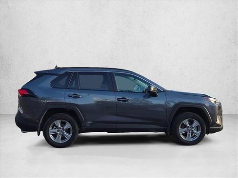 Used 2025 Toyota RAV4 LE AWD/4WD image 4
