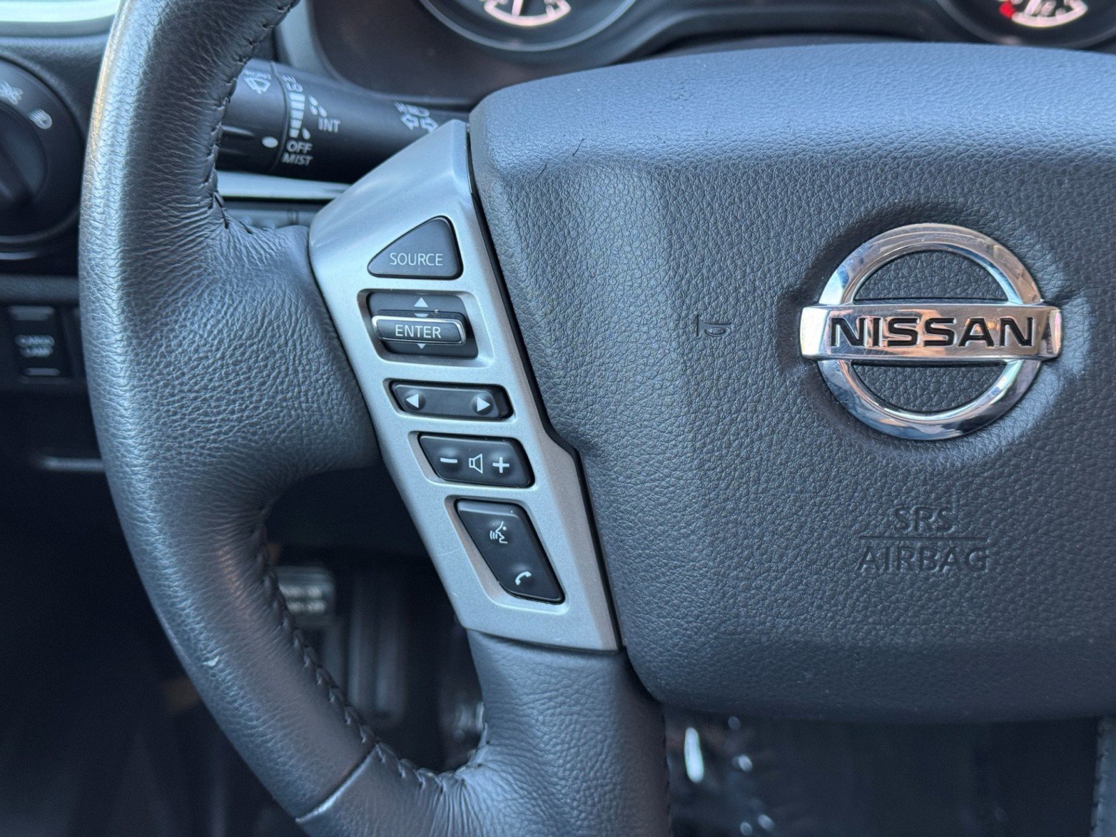 Used 2021 Nissan Titan SV w/ SV Convenience Package RWD image 17