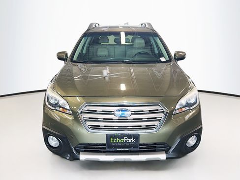 Used 2017 Subaru Outback 2.5i Limited AWD/4WD image 2