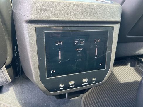 Used 2025 GMC Yukon Denali Ultimate AWD/4WD image 21