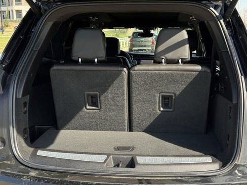 Used 2023 Cadillac XT6 Premium Luxury image 36