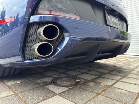 Used 2013 Ferrari California Base image 30