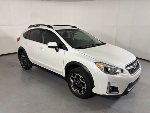 Used 2017 Subaru Crosstrek 2.0i Premium AWD/4WD image 2