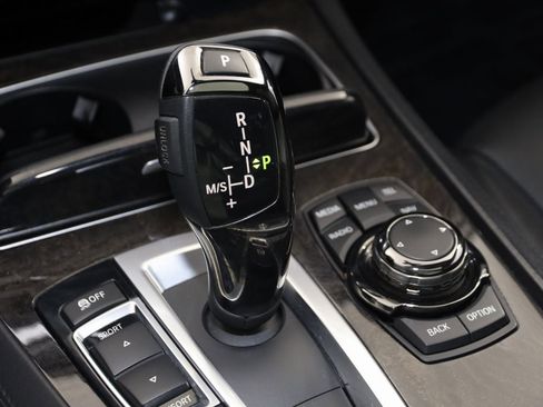 Used 2013 BMW 750i xDrive image 7