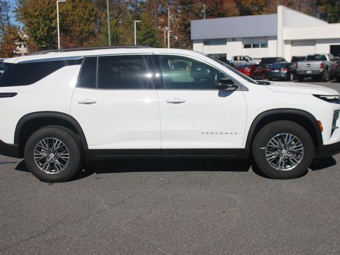 New 2025 Chevrolet Traverse LT w/ Driver Confidence Package image 8