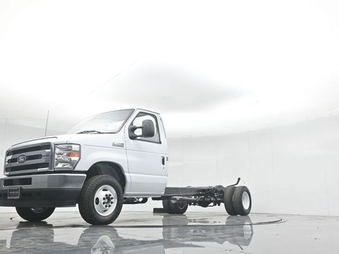 New 2026 Ford E-450 and Econoline 450 Super Duty w/ Power Equipment Group image 35