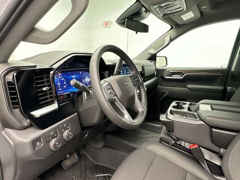 Certified 2026 Chevrolet Silverado 1500 RST w/ LPO, Dark Essentials Package AWD/4WD image 4