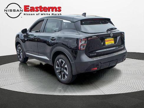 Used 2025 Nissan Kicks SV AWD/4WD image 4