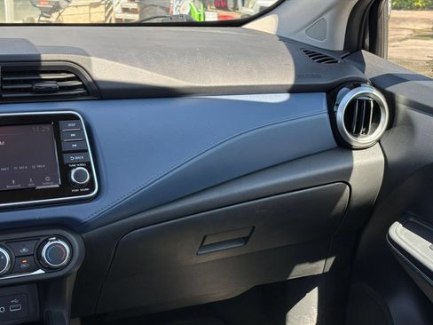 Used 2025 Nissan Versa SV FWD image 33