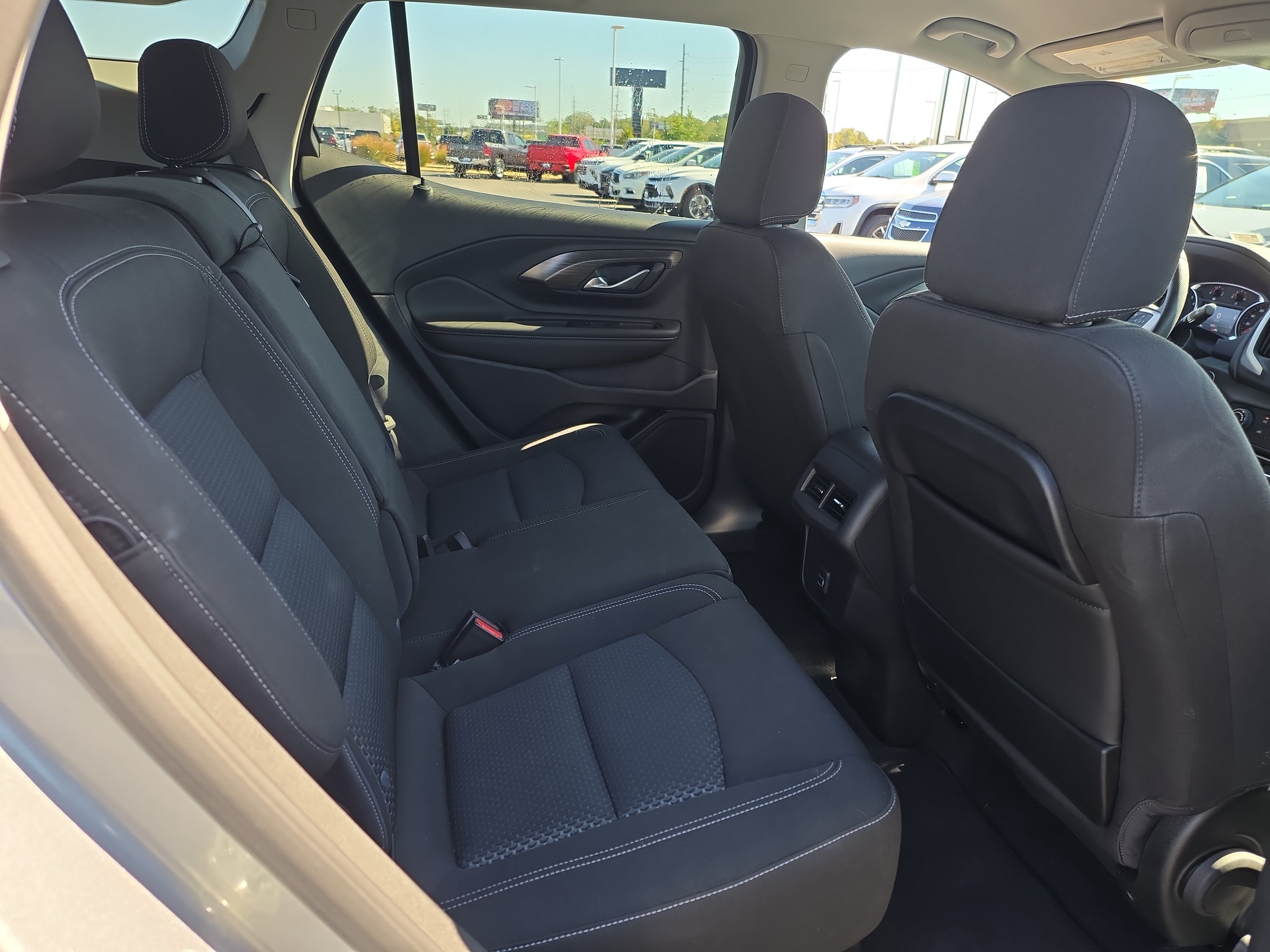 Used 2023 GMC Terrain SLE FWD image 9