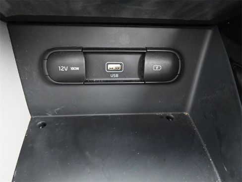 Used 2020 Kia Niro LXS image 28