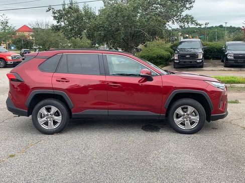 Used 2025 Toyota RAV4 XLE AWD/4WD image 4