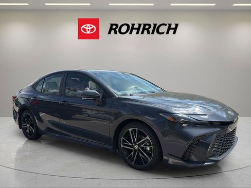 Used 2025 Toyota Camry XSE image 4