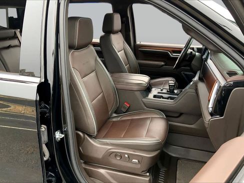 Used 2023 GMC Sierra 1500 Denali w/ Denali Reserve Package AWD/4WD image 9