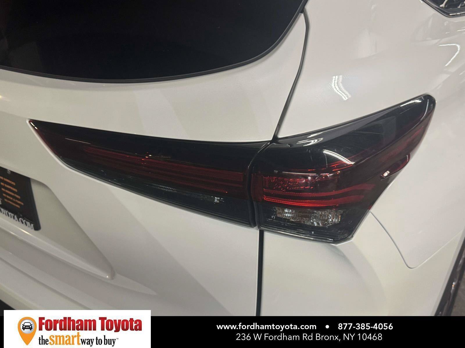 Used 2023 Toyota Highlander XLE AWD/4WD image 8