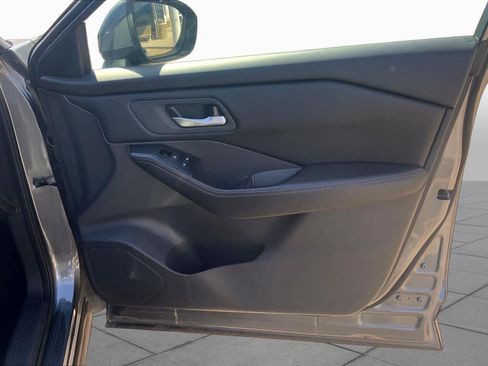 Used 2025 Nissan Rogue SV FWD image 22