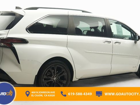 Used 2021 Toyota Sienna XSE FWD image 6