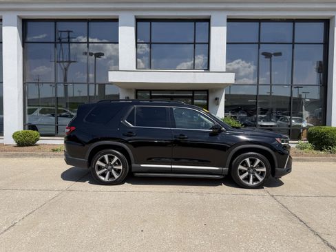 Used 2023 Honda Pilot Elite image 3