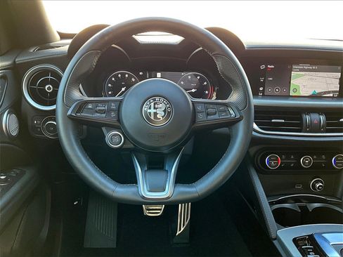 Used 2024 Alfa Romeo Stelvio Ti image 11