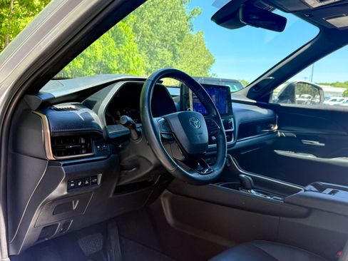 Used 2024 Toyota Grand Highlander AWD Hybrid image 17