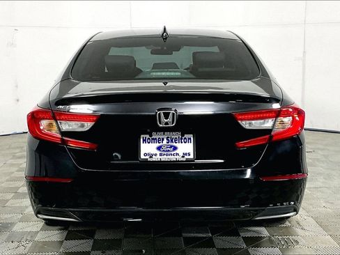 Used 2018 Honda Accord EX image 4