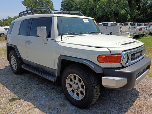 Used 2012 Toyota FJ Cruiser 2WD w/ Convenience Pkg image 3