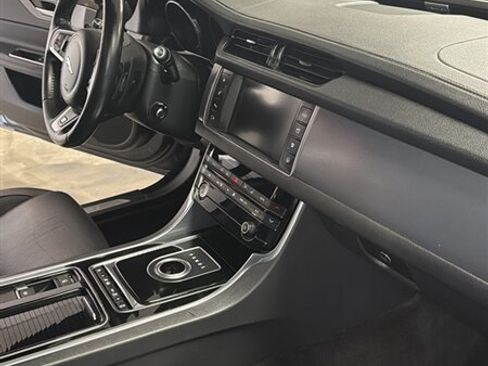 Used 2016 Jaguar XF R-Sport AWD/4WD image 32