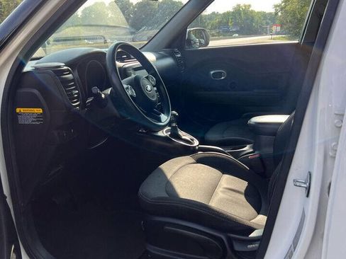Used 2018 Kia Soul + image 18
