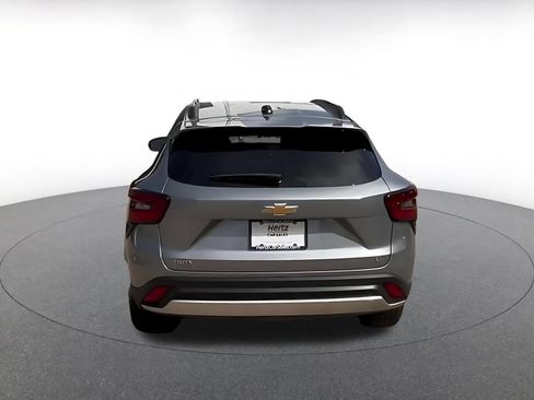 Used 2025 Chevrolet Trax LT FWD image 10