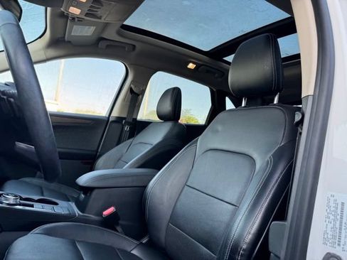 Used 2020 Ford Escape Titanium AWD/4WD image 7