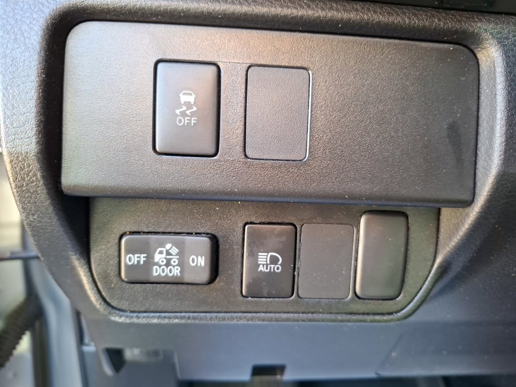 Used 2023 Toyota Tacoma SR AWD/4WD image 17