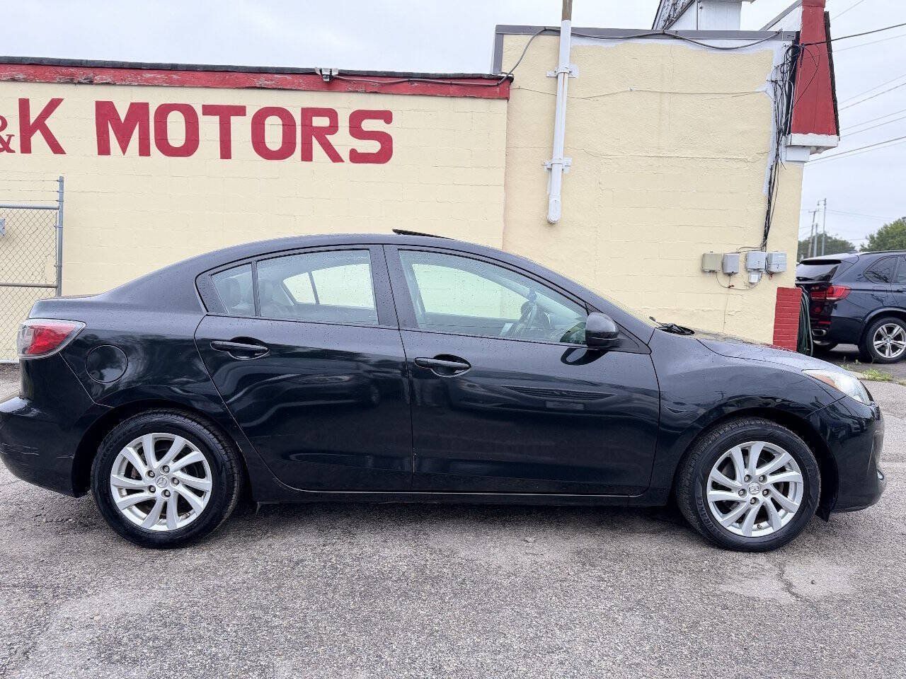Used 2012 MAZDA MAZDA3 i Grand Touring w/ Tech Pkg FWD image 9