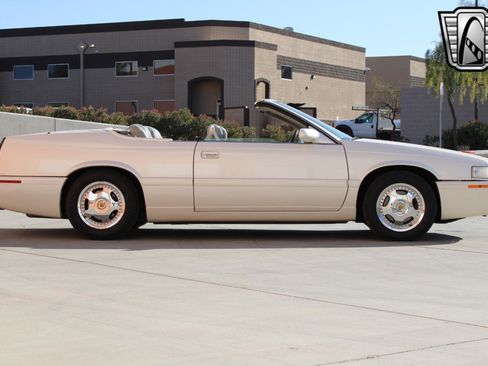 Used 2002 Cadillac Eldorado Touring w/ Preffered Equipment Group image 19