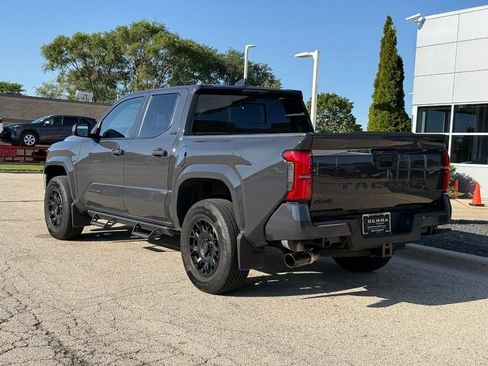 Used 2025 Toyota Tacoma SR5 AWD/4WD image 5