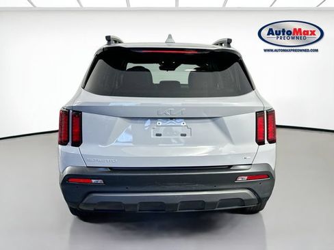 Used 2023 Kia Sorento S w/ Panoramic Sunroof Package AWD/4WD image 8