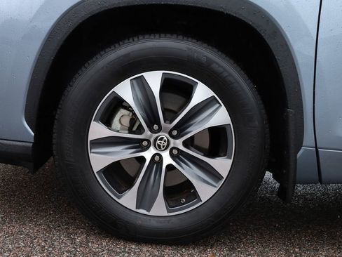 Used 2024 Toyota Highlander XLE image 13