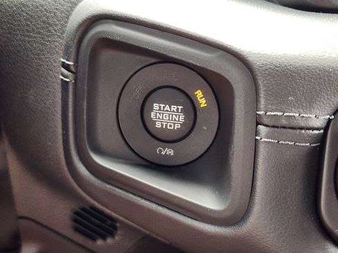 Used 2025 Jeep Wrangler Unlimited Sahara AWD/4WD image 26