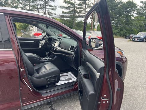 Used 2018 Toyota Highlander XLE AWD/4WD image 9