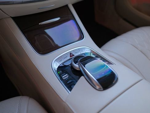 Used 2019 Mercedes-Benz S 560 Sedan image 25