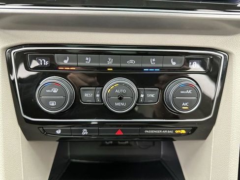 Used 2019 Volkswagen Atlas SEL Premium image 20